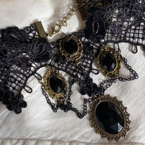 VINTAGE GOTHIC CHOKER PENDANT - BLACK/LACE